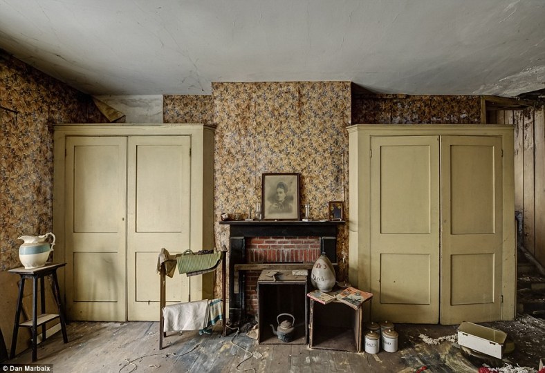 12_article-2401848-1B7290F8000005DC-171_964x661