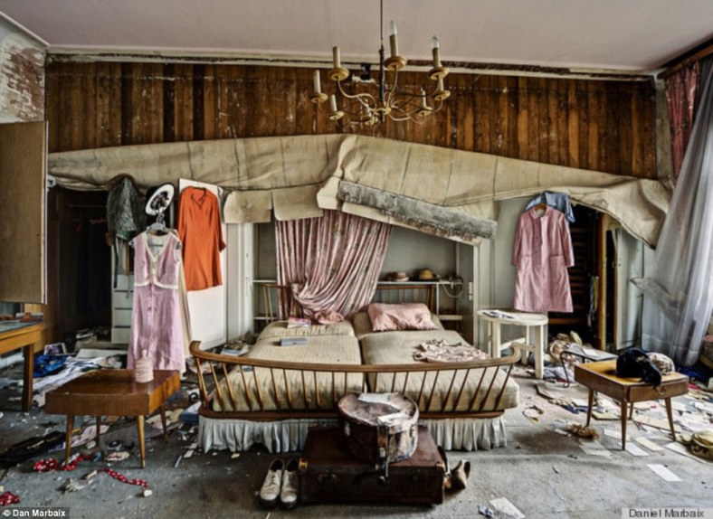 1_article-2401848-1B729104000005DC-820_964x703