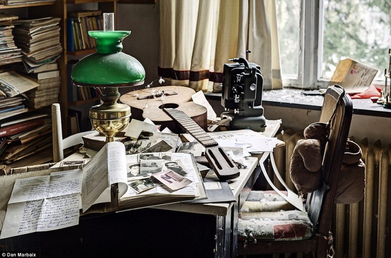 24_article-2401848-1B729108000005DC-342_964x637