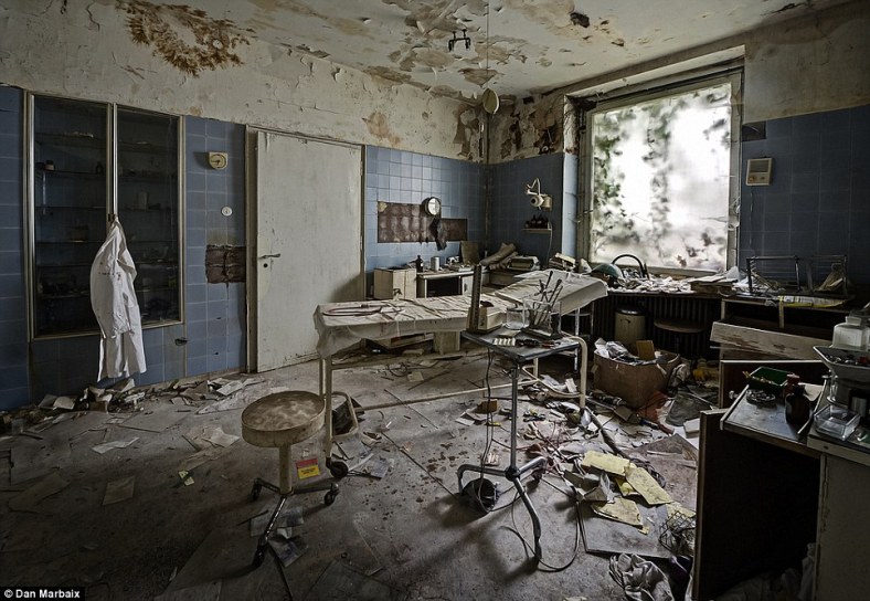 25_article-2401848-1B729110000005DC-848_964x666