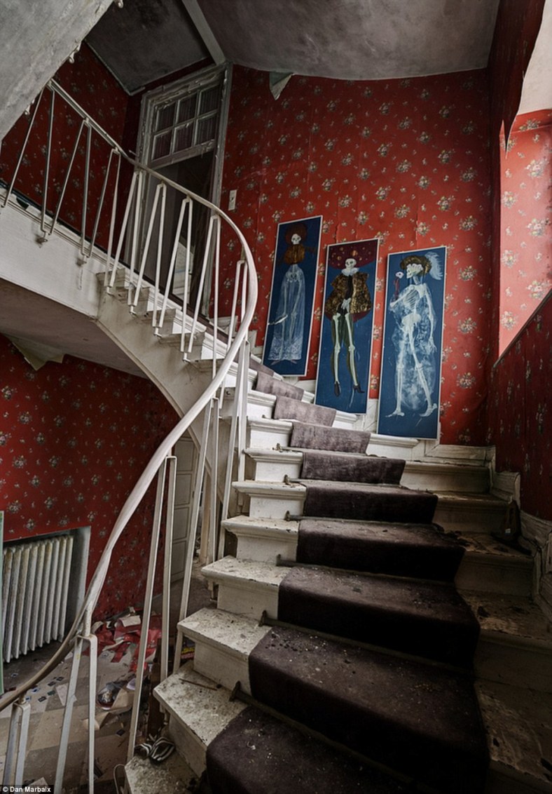 33_last_article-2401848-1B729138000005DC-999_964x1386