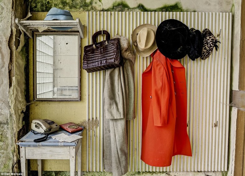 3_article-2401848-1B72911C000005DC-672_964x697