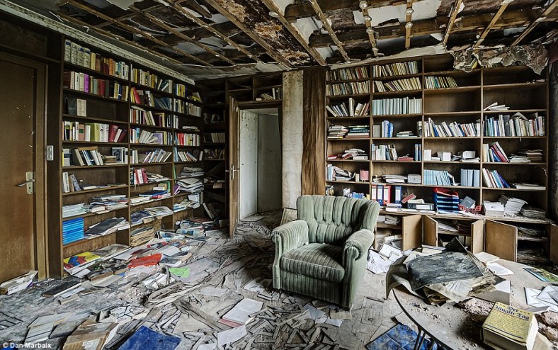 5_article-2401848-1B729126000005DC-122_964x605