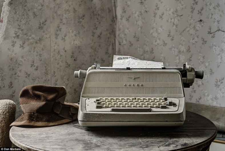 6_article-2401848-1B7290F4000005DC-514_964x649