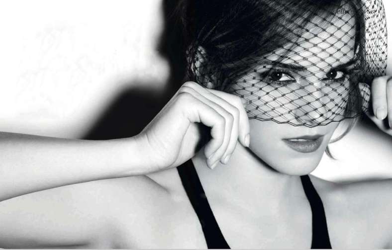 7_Emma-Watson---Elle-Magazine---March-2013--02