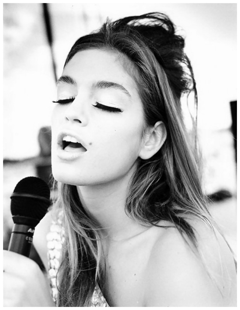 12_photographed-by-arthur-elgort-cindy-crawford