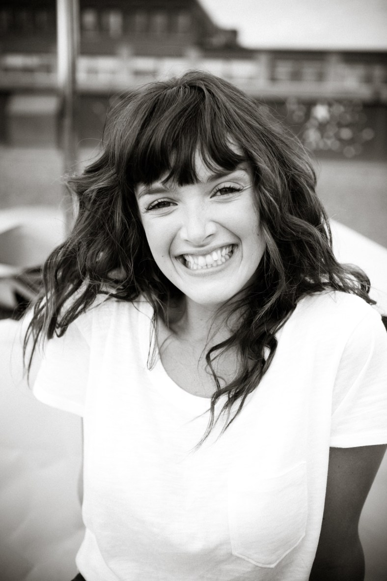 15_o-CHARLOTTE-LE-BON-facebook