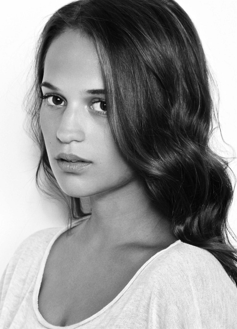 14_Alicia-Vikander-Headshot