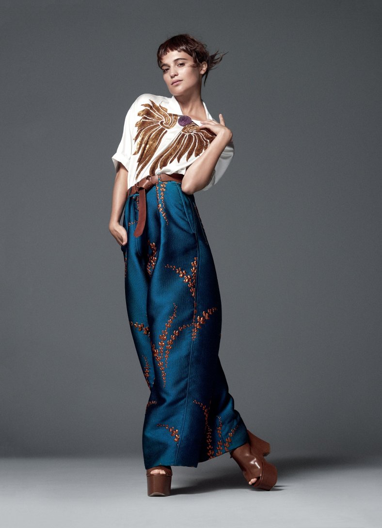 17_alicia-vikander-vogue-cover-january-2016-06